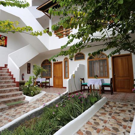 The Galapagos Pearl B&B Puerto Ayora  Buitenkant foto