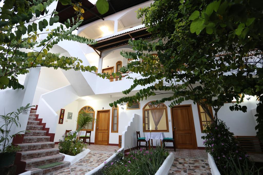 The Galapagos Pearl B&B Puerto Ayora  Buitenkant foto