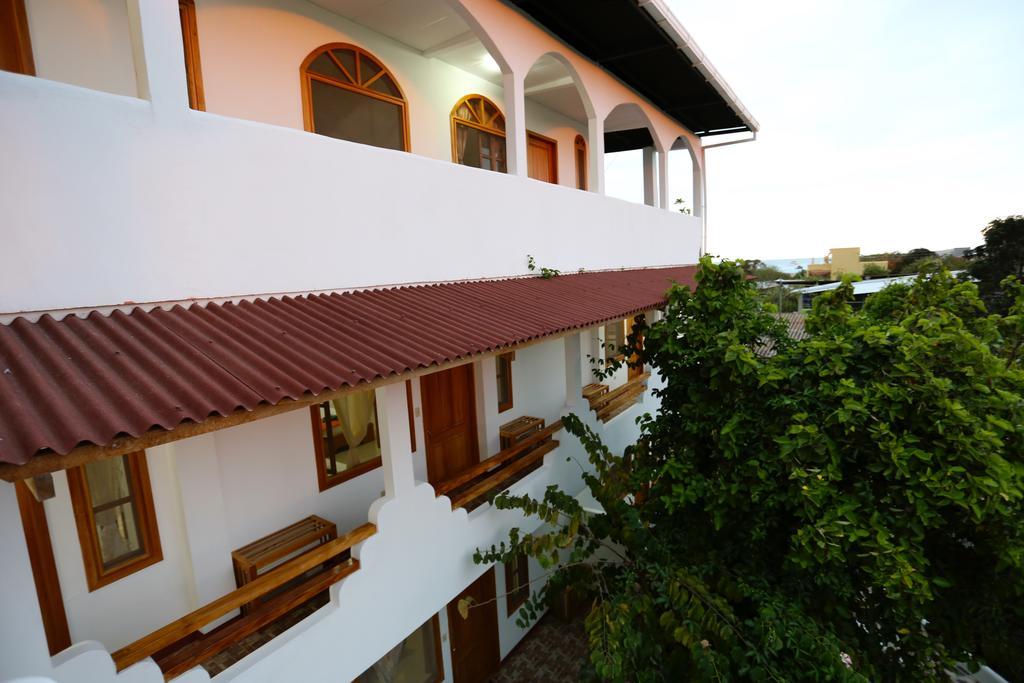 The Galapagos Pearl B&B Puerto Ayora  Buitenkant foto