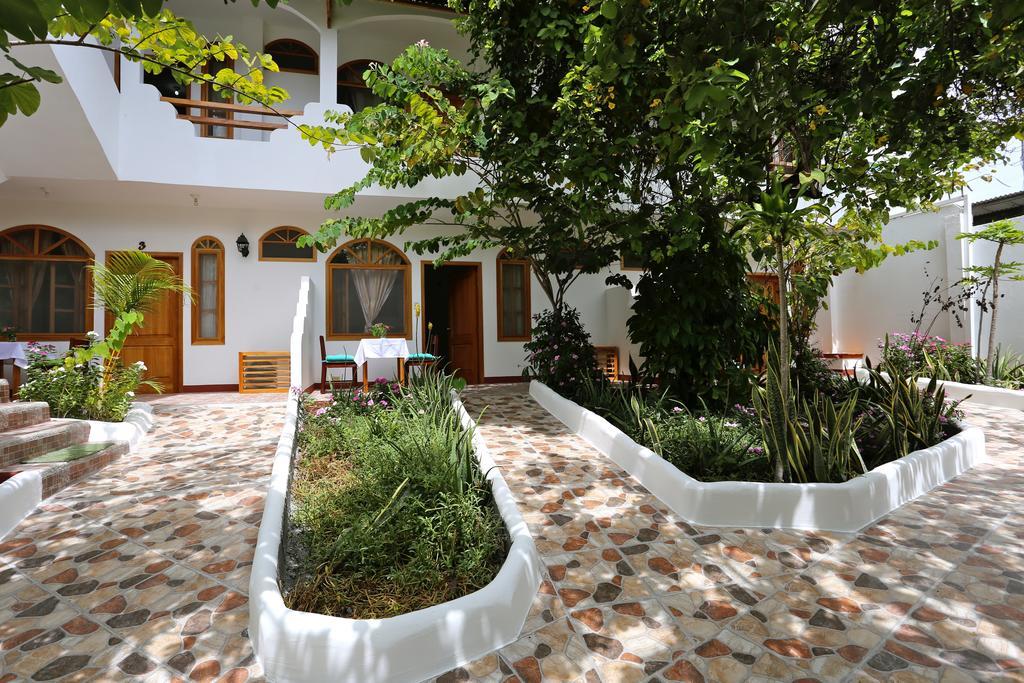 The Galapagos Pearl B&B Puerto Ayora  Buitenkant foto