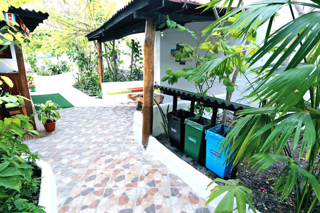 The Galapagos Pearl B&B Puerto Ayora  Buitenkant foto