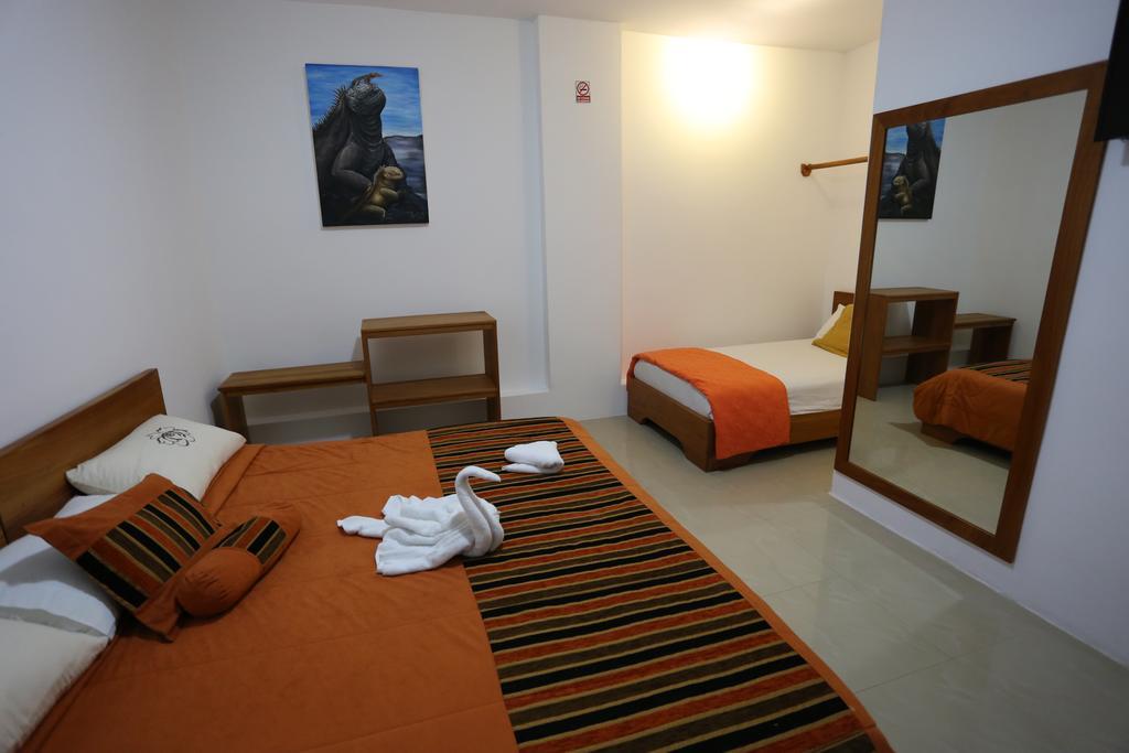 The Galapagos Pearl B&B Puerto Ayora  Buitenkant foto