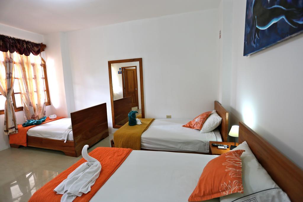 The Galapagos Pearl B&B Puerto Ayora  Buitenkant foto