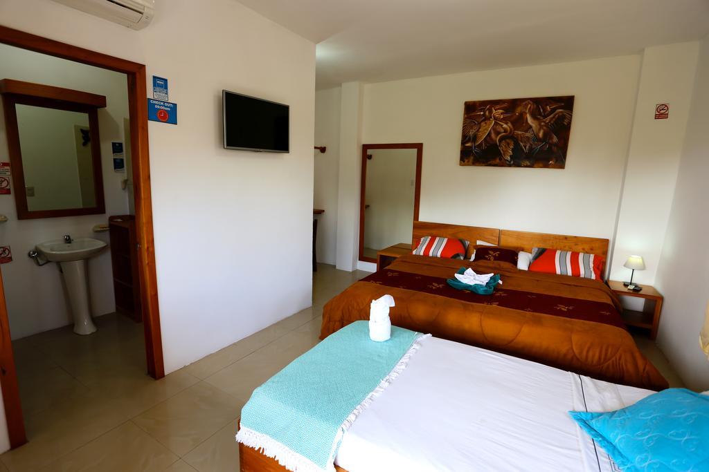 The Galapagos Pearl B&B Puerto Ayora  Buitenkant foto