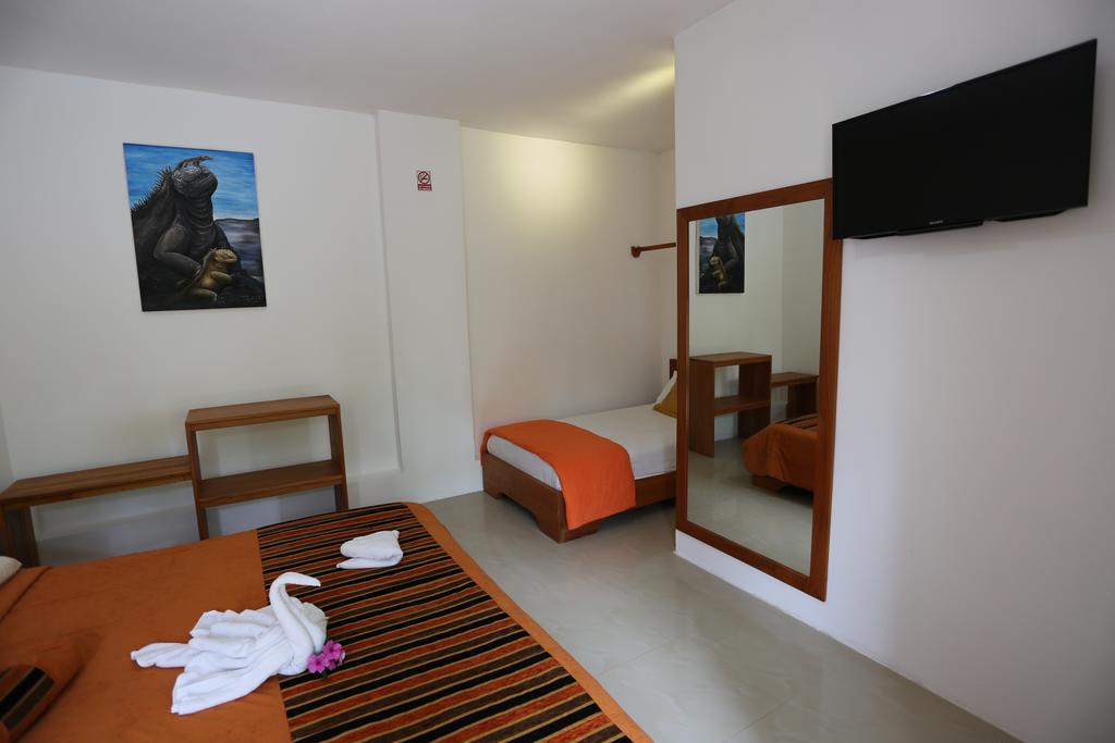 The Galapagos Pearl B&B Puerto Ayora  Buitenkant foto