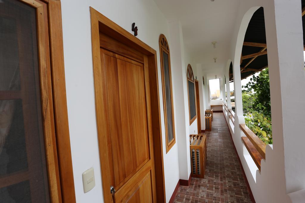 The Galapagos Pearl B&B Puerto Ayora  Buitenkant foto
