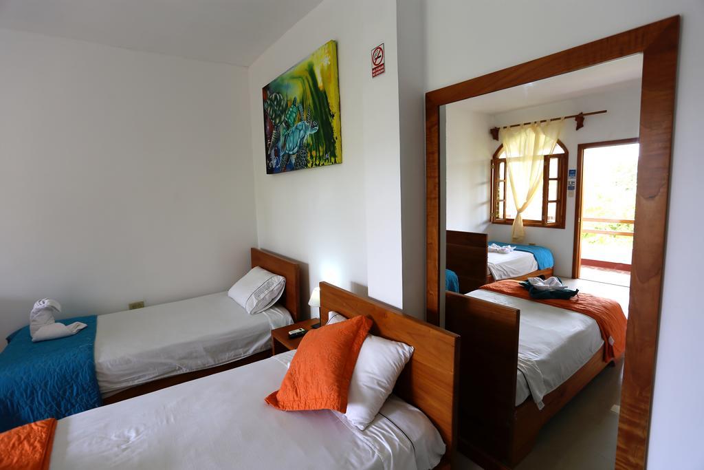 The Galapagos Pearl B&B Puerto Ayora  Buitenkant foto