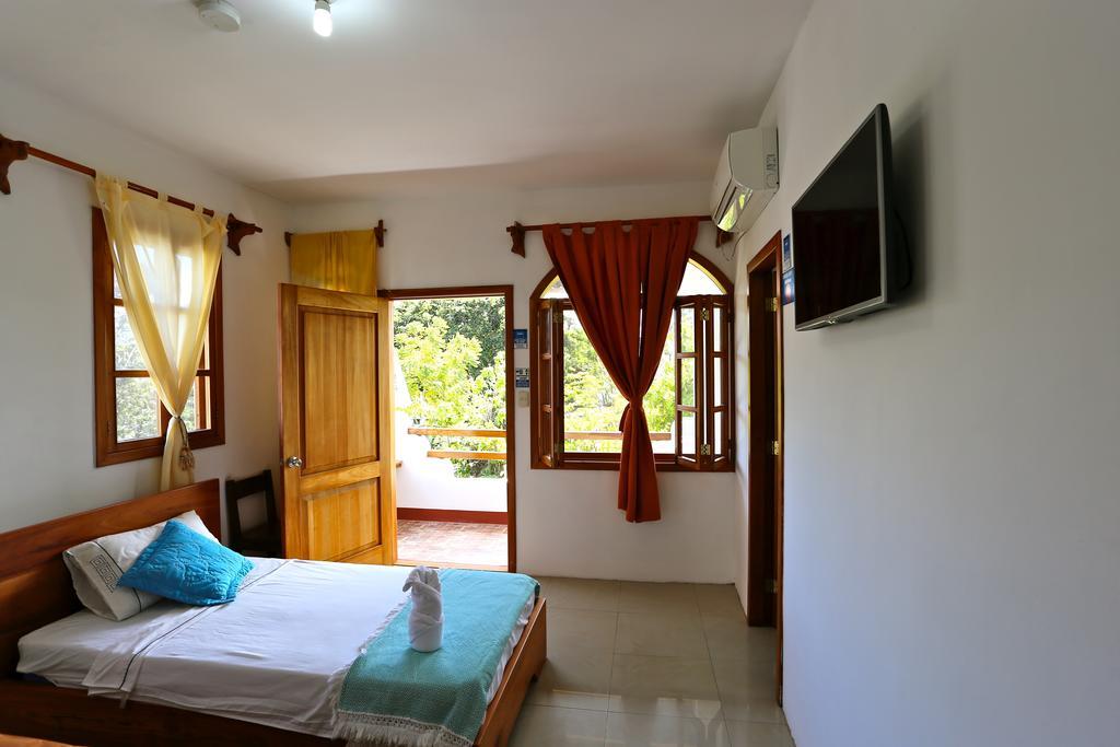 The Galapagos Pearl B&B Puerto Ayora  Buitenkant foto