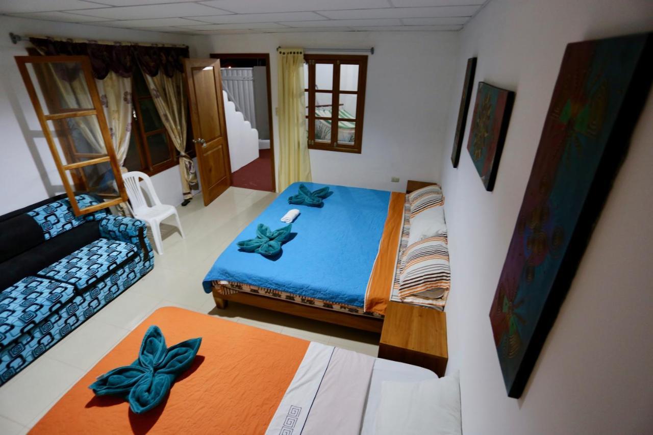 The Galapagos Pearl B&B Puerto Ayora  Buitenkant foto
